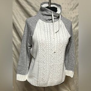 Hyba (Reitmans) XXL, gray and white sweater